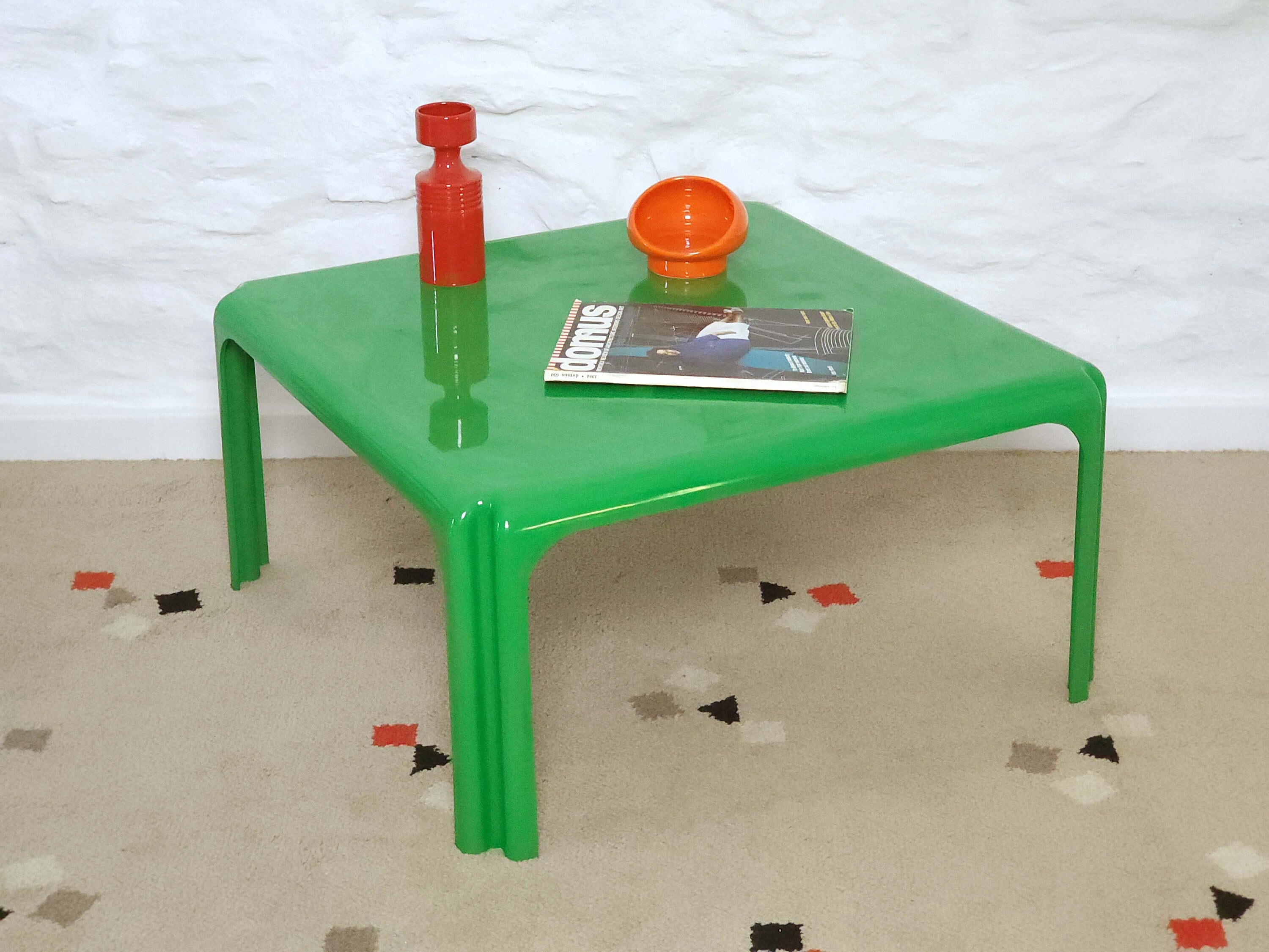 Arcadia 80 Fiberglass Coffee Table in Green by Vico Magistretti for Artemide | Italian Space Age | 1970s