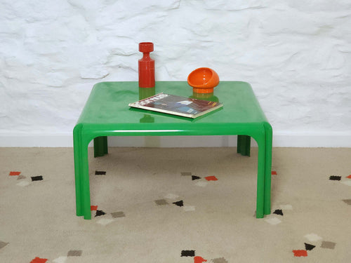 Arcadia 80 Fiberglass Coffee Table in Green by Vico Magistretti for Artemide | Italian Space Age | 1970s