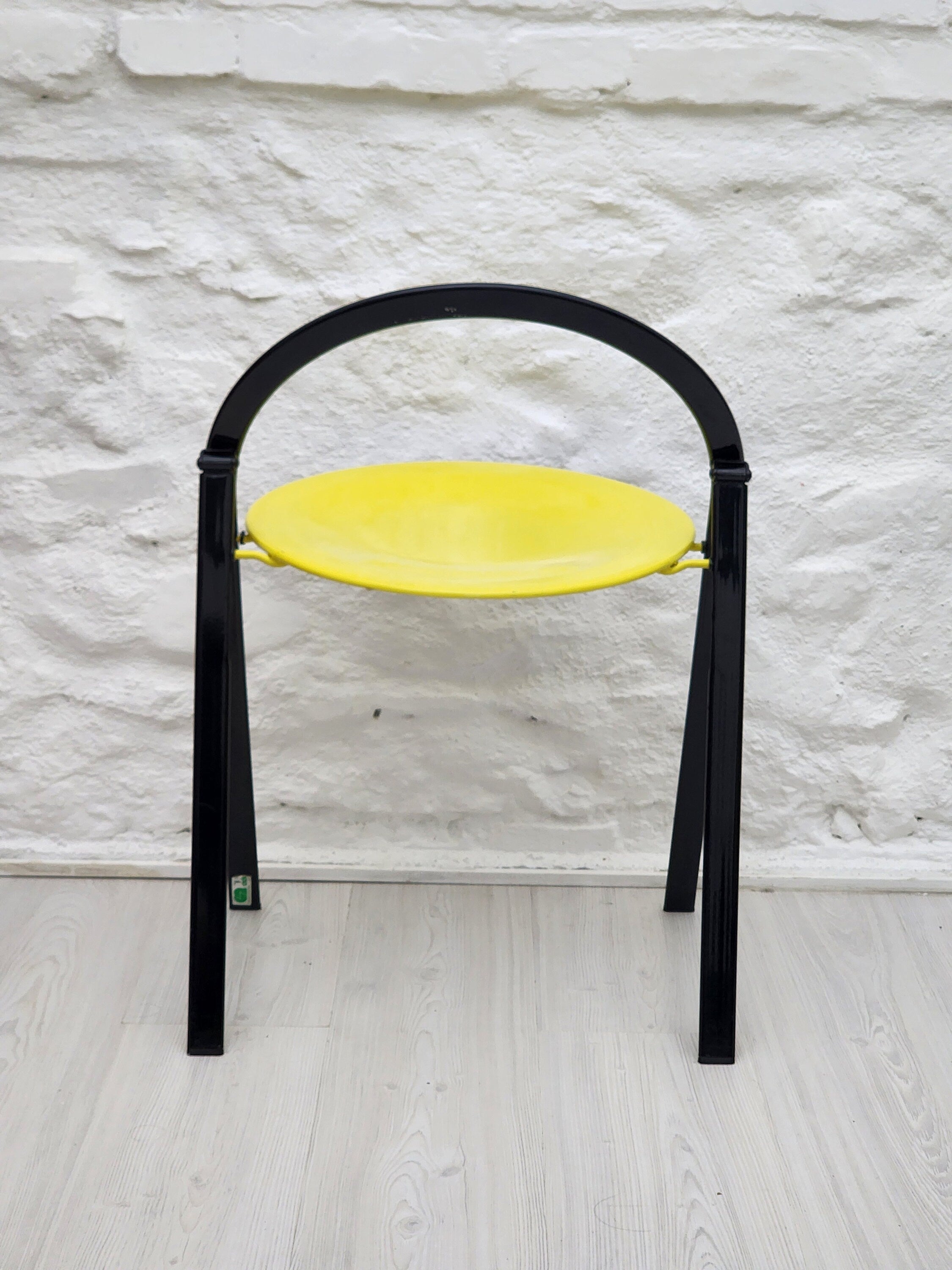 Lacquered Metal Folding Chair in Yellow and Black by Giorgio Cattelan for Cidue | Italian Postmodern Design | 1970s