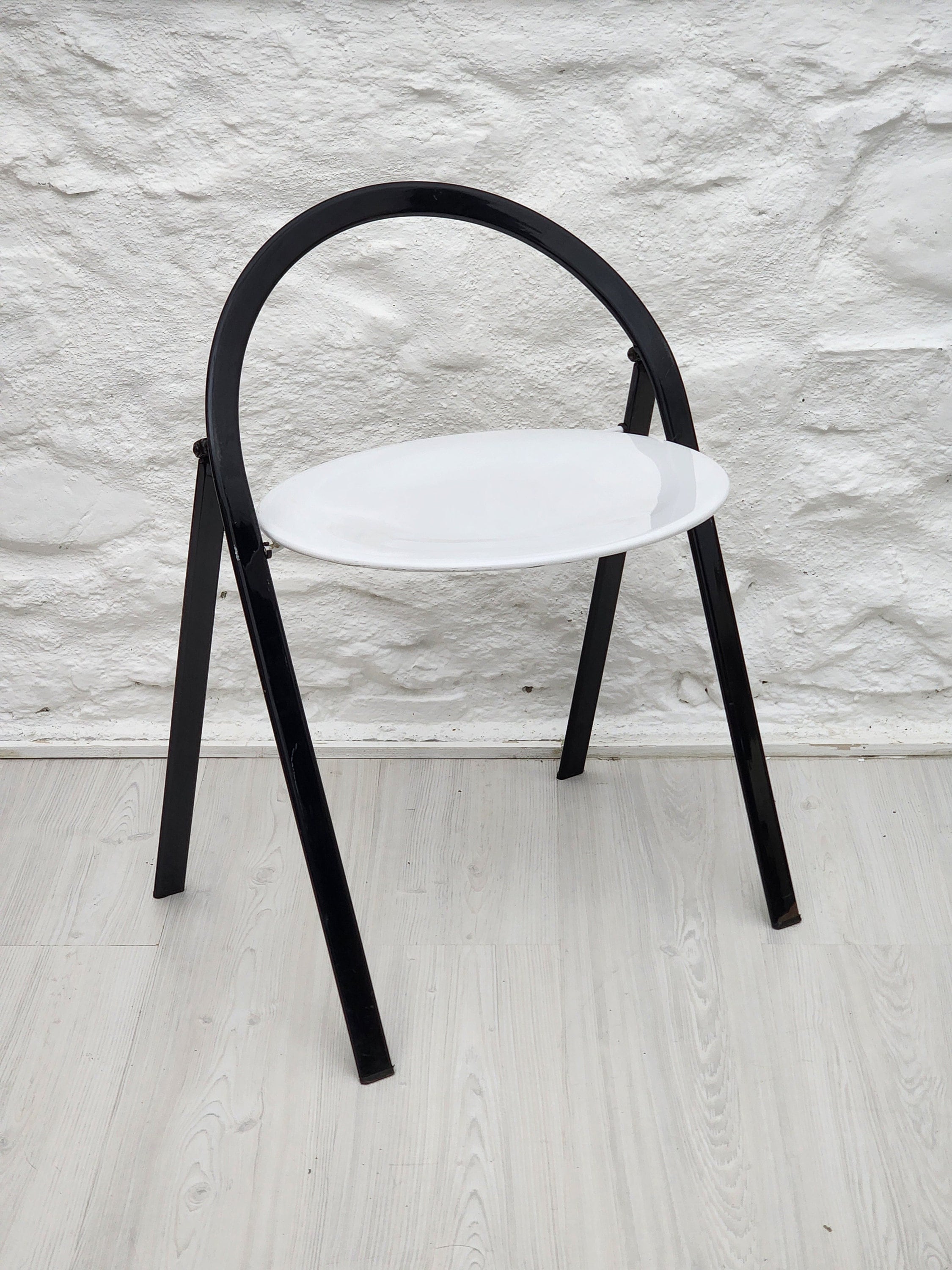 Lacquered Metal Folding Chair in White and Black by Giorgio Cattelan for Cidue | Italian Postmodern Design | 1970s