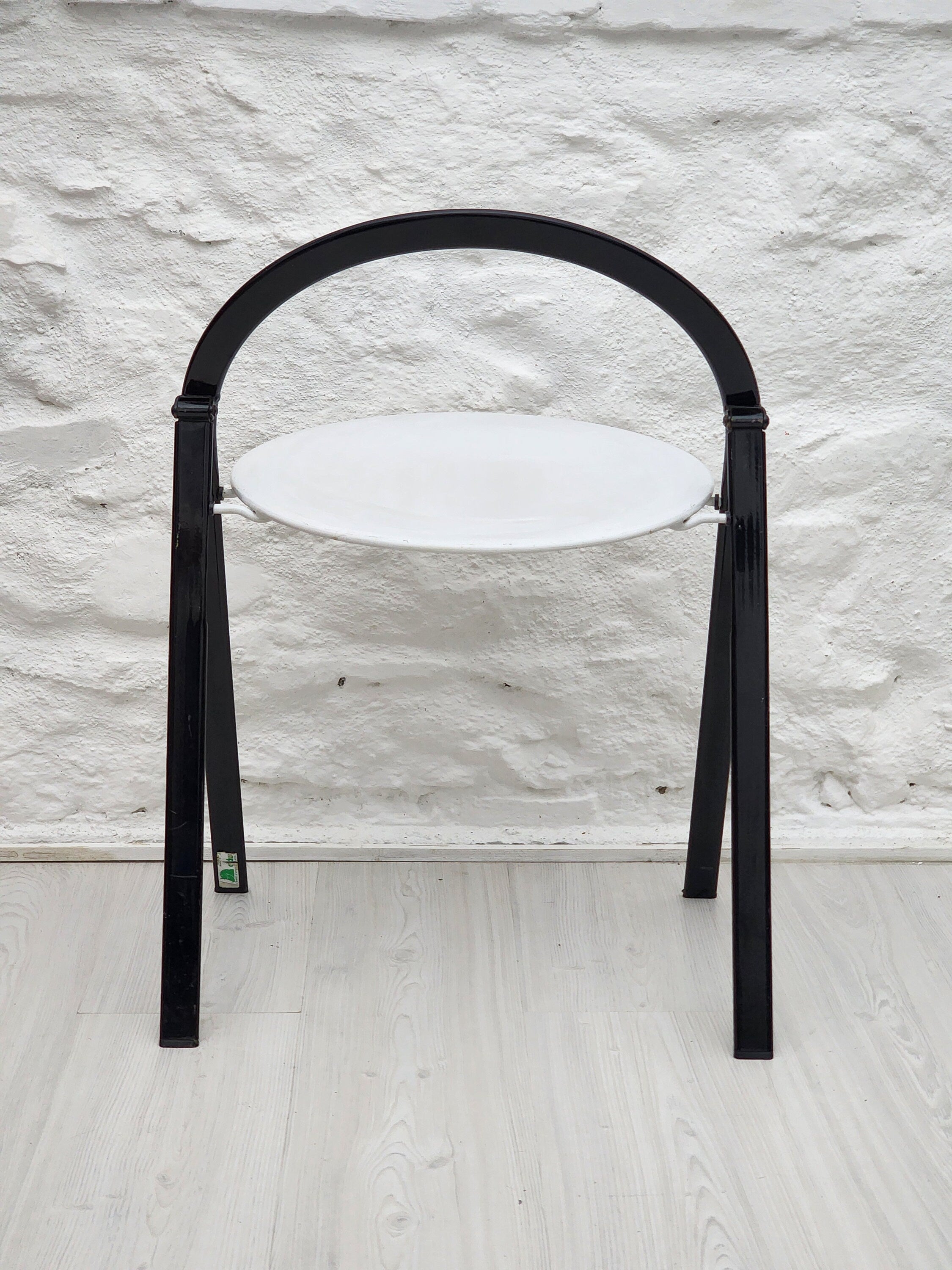Lacquered Metal Folding Chair in White and Black by Giorgio Cattelan for Cidue | Italian Postmodern Design | 1970s