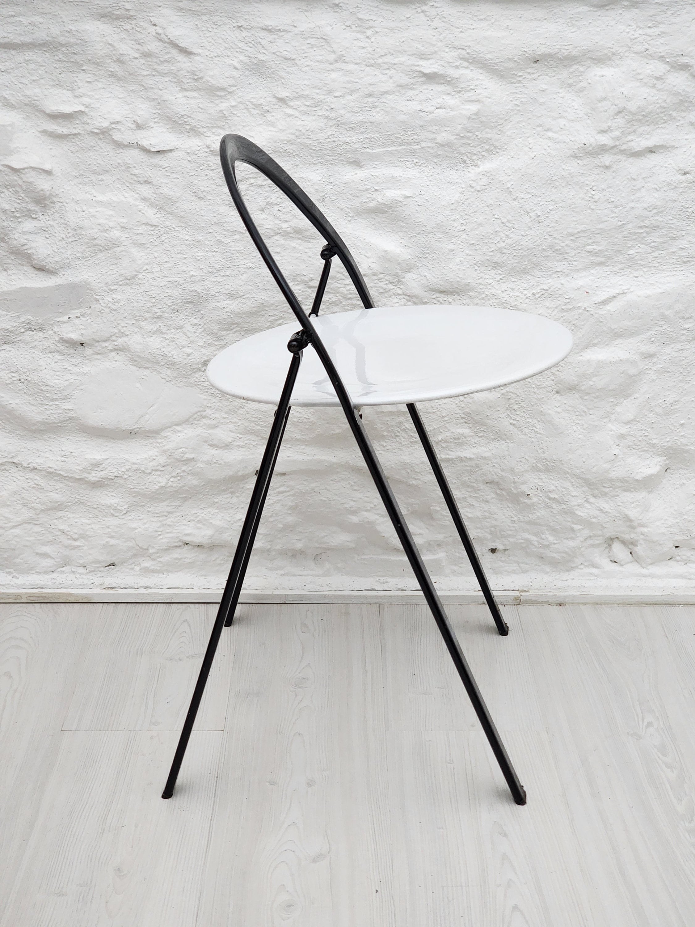 Lacquered Metal Folding Chair in White and Black by Giorgio Cattelan for Cidue | Italian Postmodern Design | 1970s