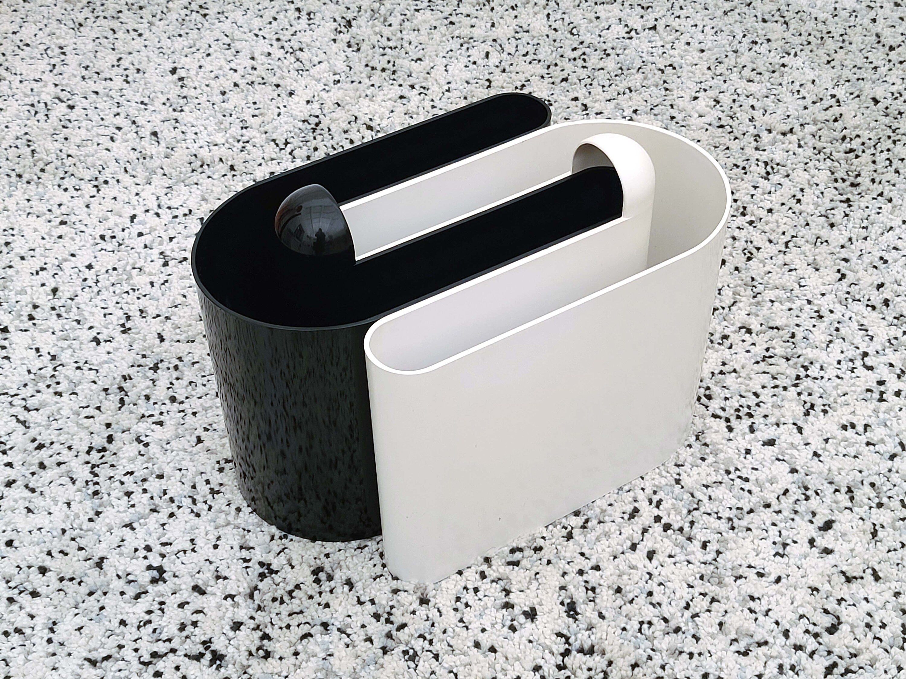 Plastic Magazine Racks in Black and White by Rodolfo Bonetto for Bilumen | Italian Space Age | 1960s