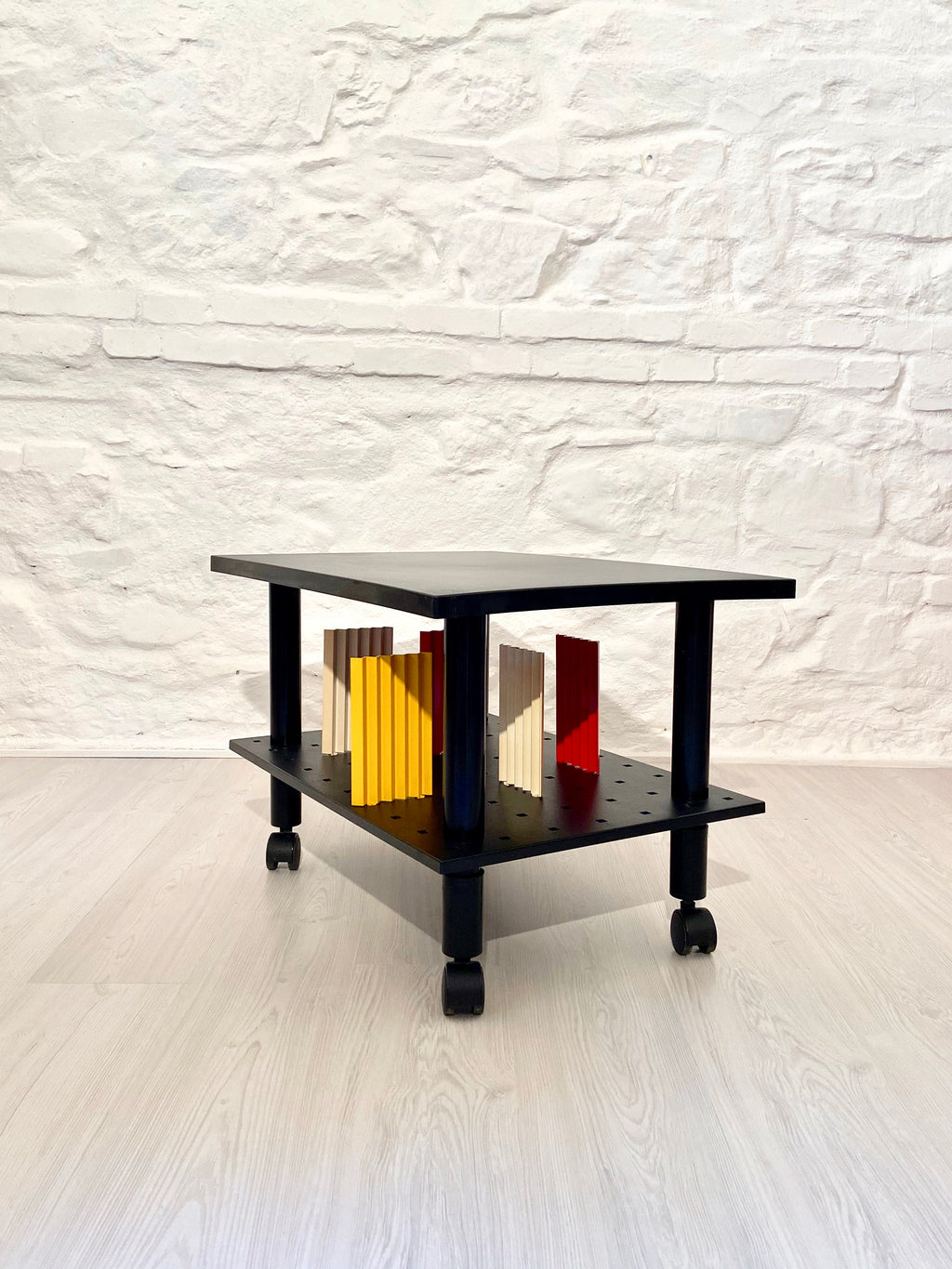 Kartell Rolling Side Table Media Trolley TV Stand in Black | Italian Postmodern | 1980s