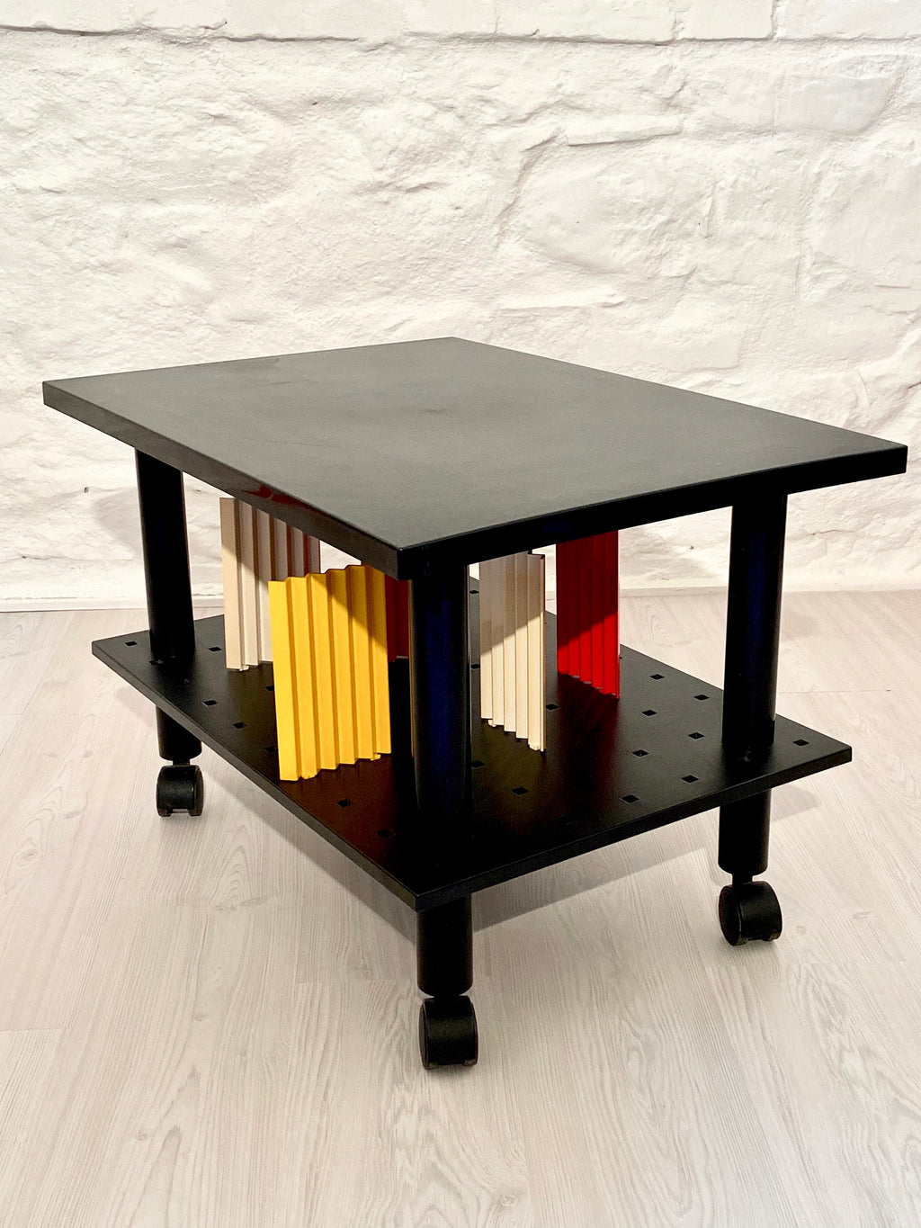 Kartell Rolling Side Table Media Trolley TV Stand in Black | Italian Postmodern | 1980s