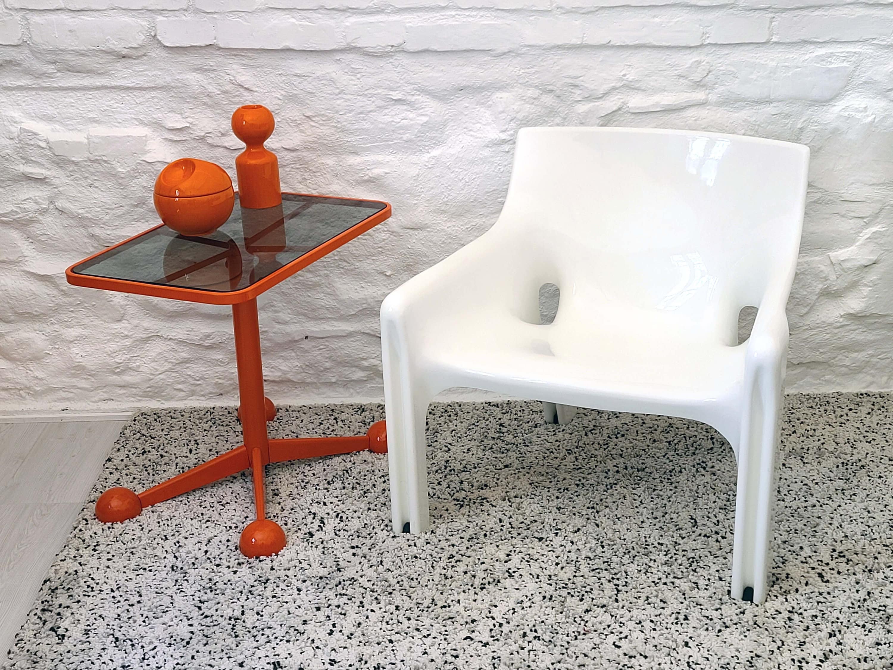 Vicario Armchair in White by Vico Magistretti for Artemide | Italian Space Age | 1970s