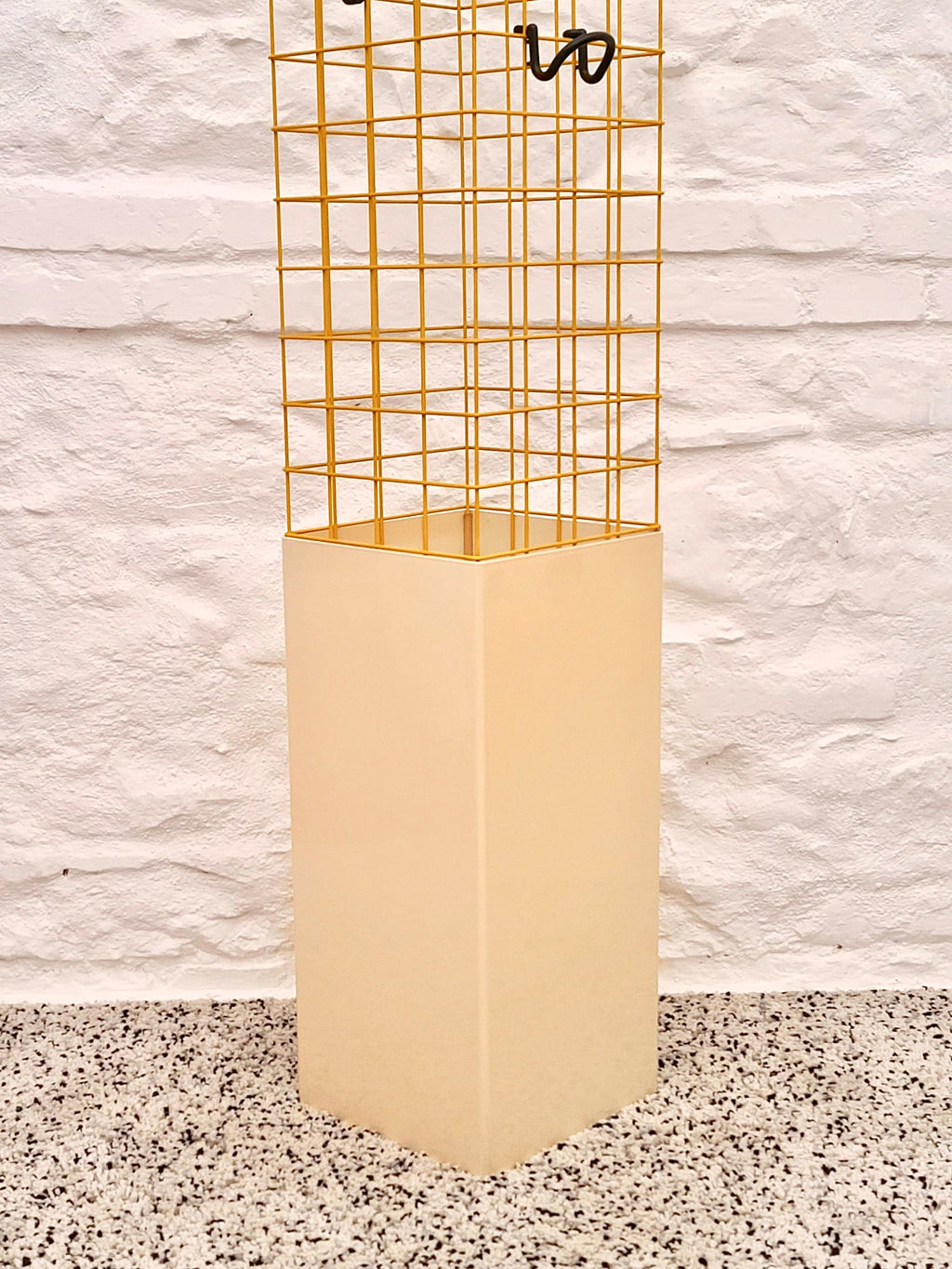 Wire Coat Rack by Anna Castelli Ferrieri for Kartell | Italian Postmodern | 1980s