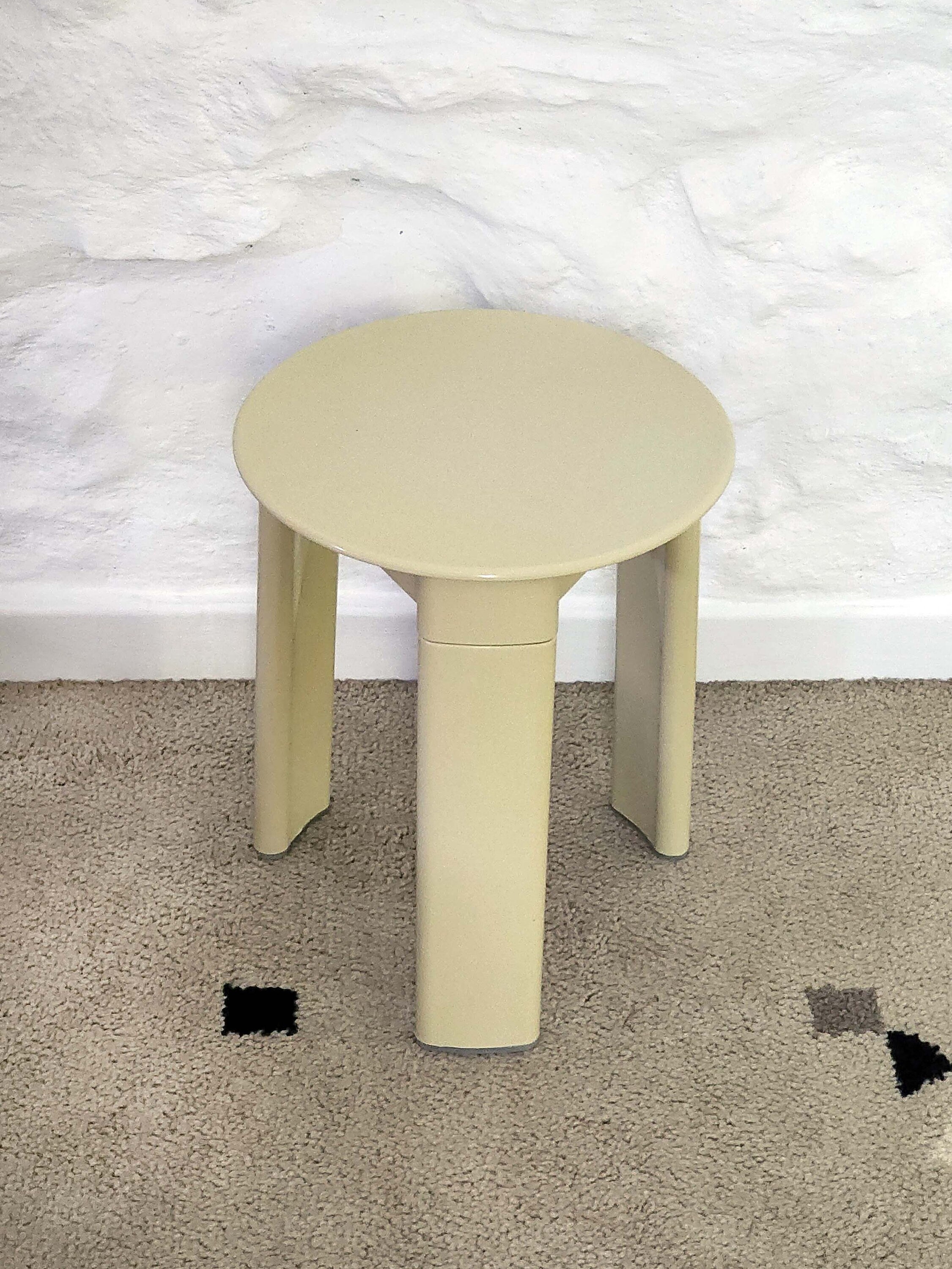 Trio Plastic Stool Side Table in Beige by Olaf von Bohr for Gedy | Italian Space Age | 1970s