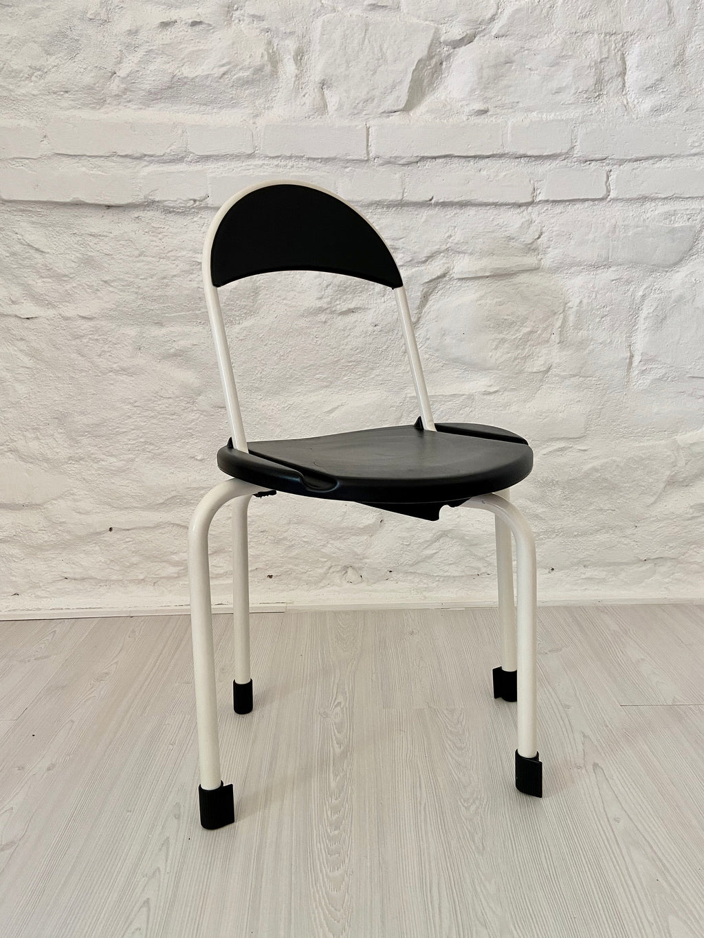 Clark CK3 Folding Chair in Black and White by Lucci & Orlandini for Lamm | Italian Postmodern Design | 1980s