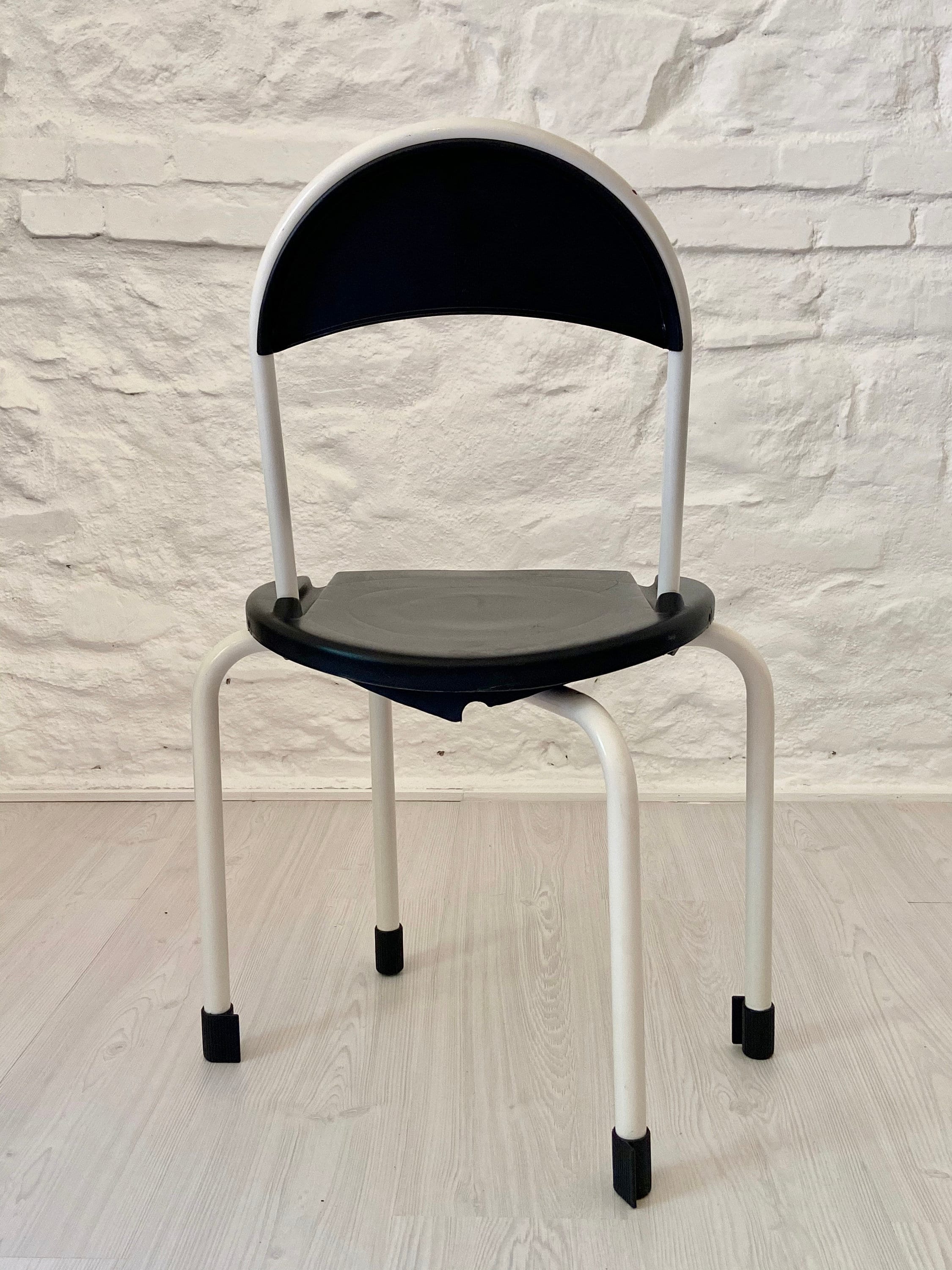 Clark CK3 Folding Chair in Black and White by Lucci & Orlandini for Lamm | Italian Postmodern Design | 1980s