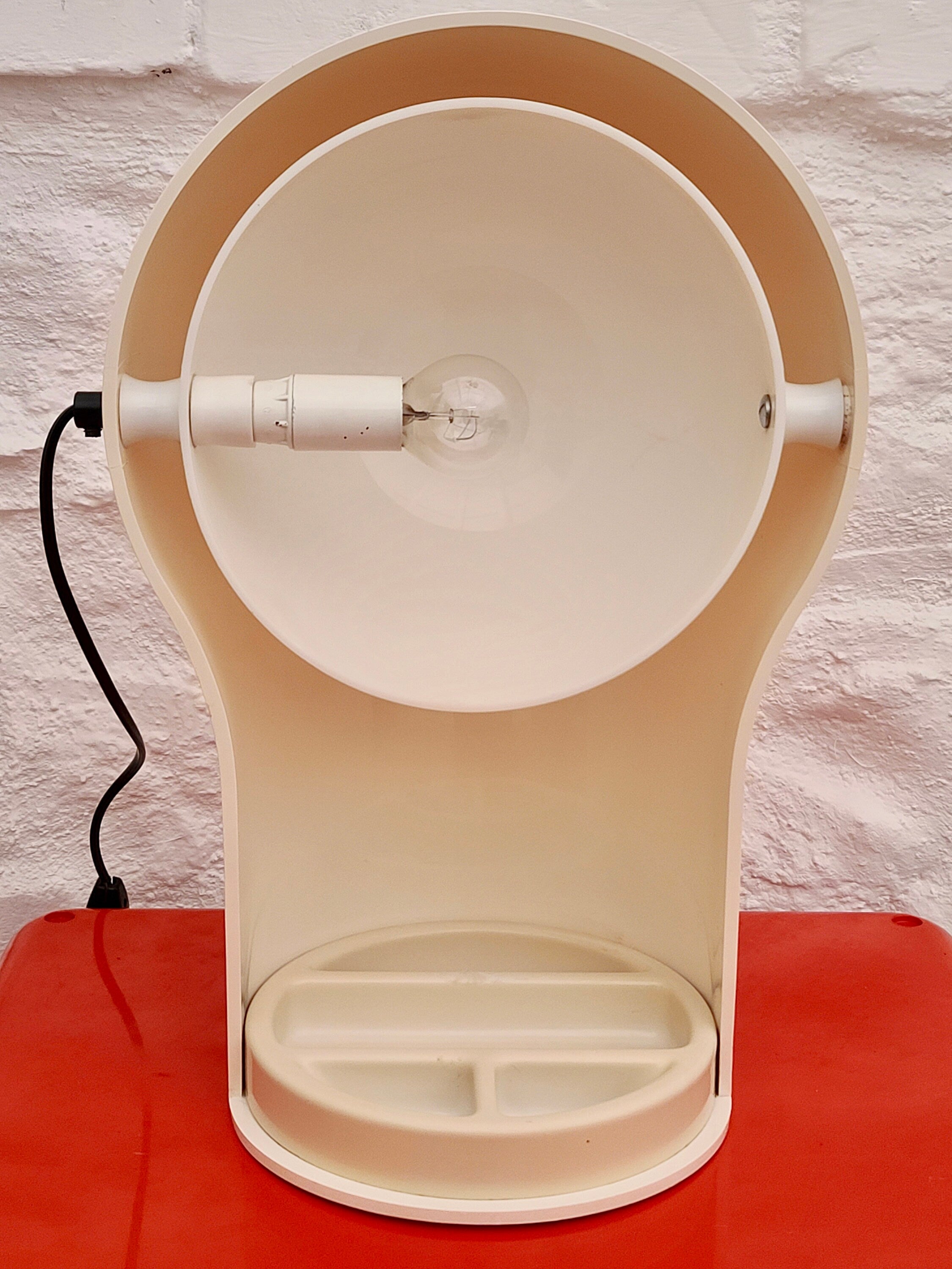 Telegono Plastic Table Lamp in Off-White by Vico Magistretti for Artemide | Italian Space Age | 1960s (2 available)