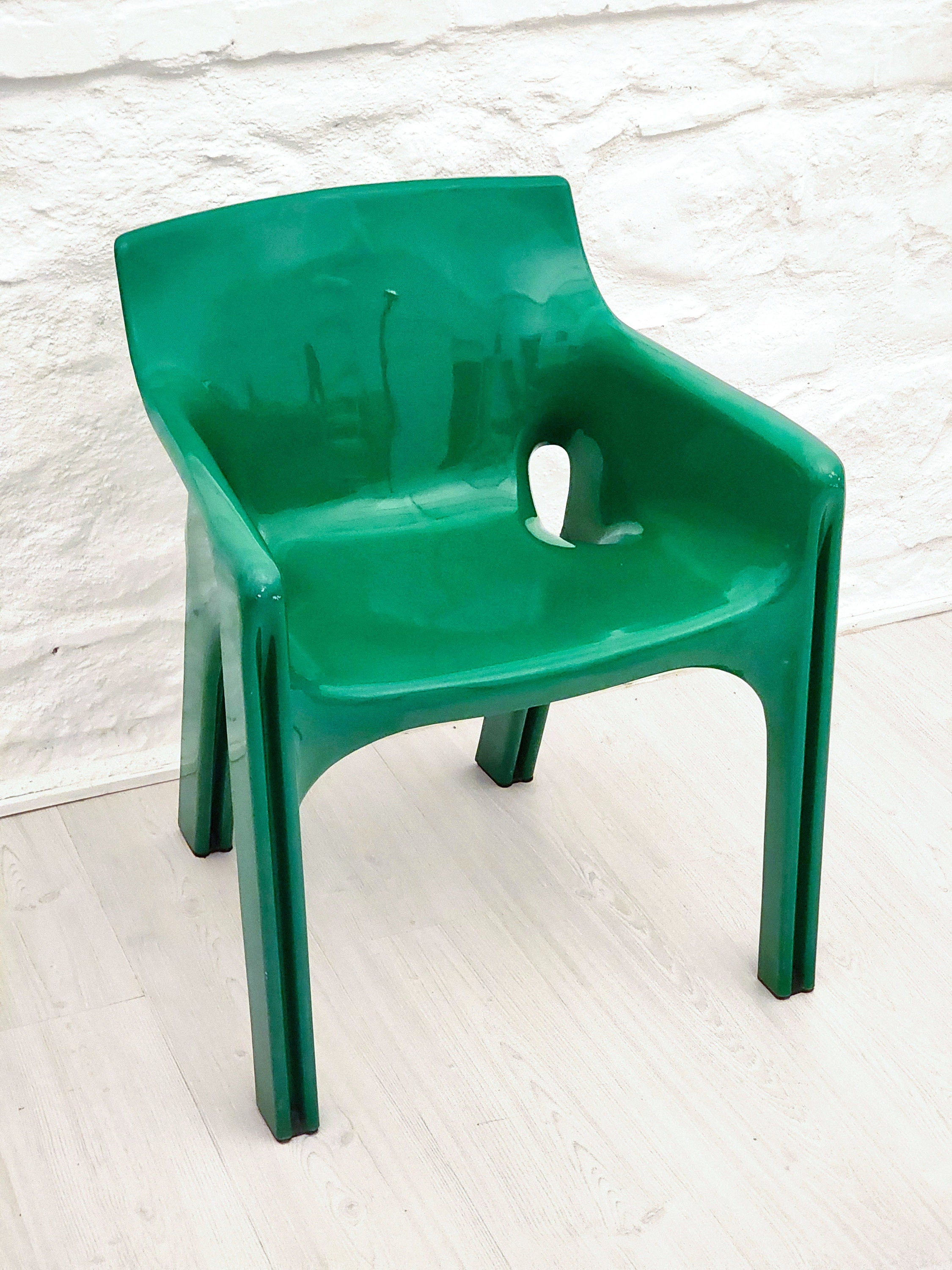 Gaudi Armchair in Green by Vico Magistretti for Artemide | Italian Space Age | 1970s