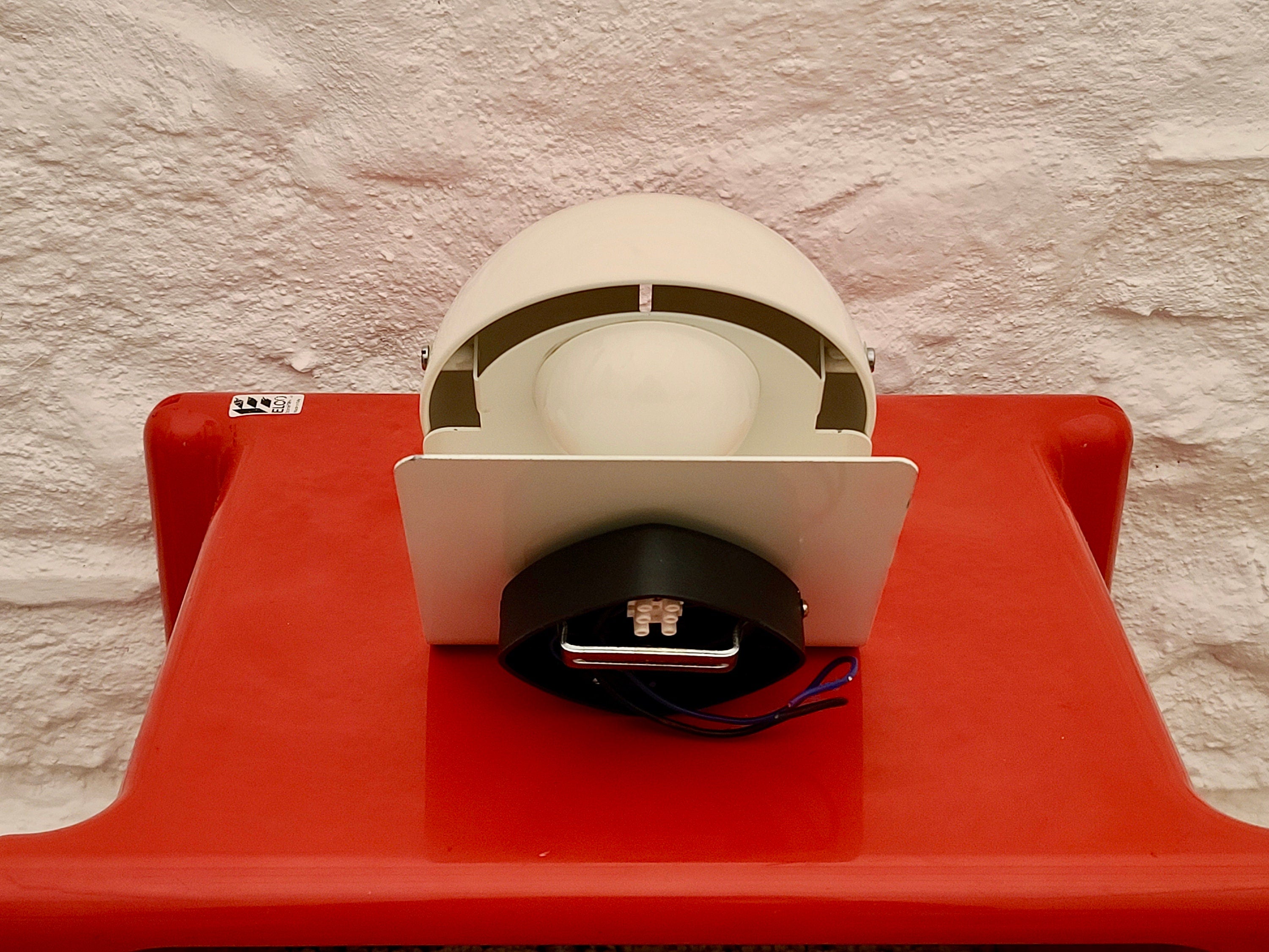 Bugia Wall Lamp Sconce in White by Giuseppe Cormio for Guzzini | Italian Space Age | 1970s (2 available)