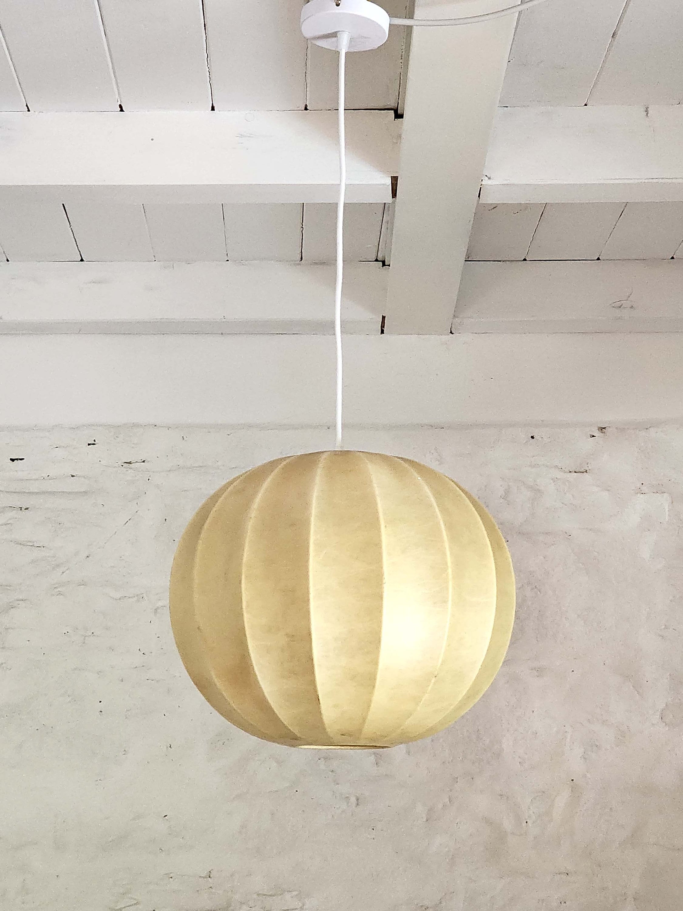 Round Cocoon Resin Hanging Lamp by Achille Castiglioni for Flos (36 cm) | Italian Midcentury Modern | 1960s