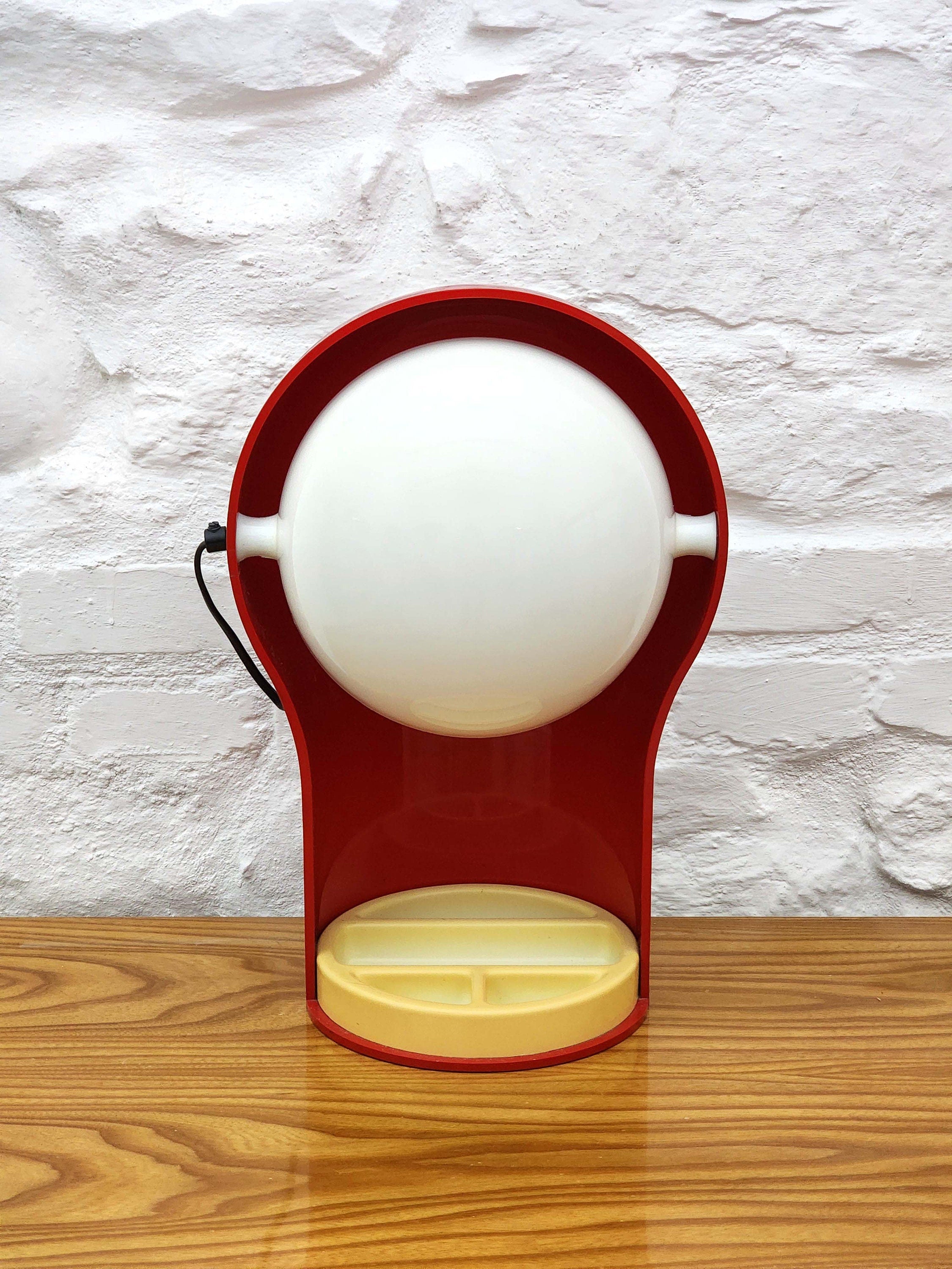 Telegono Plastic Table Lamp in Red by Vico Magistretti for Artemide | Italian Space Age | 1960s