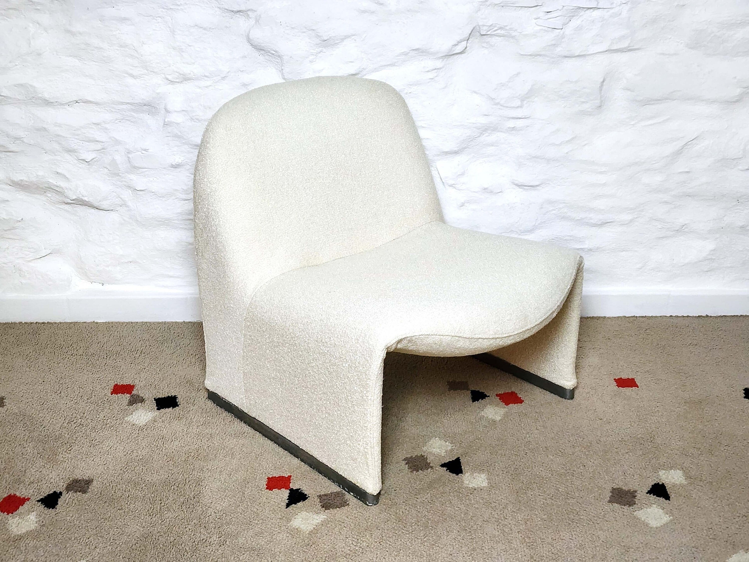 Alky Lounge Chair In Boucle by Giancarlo Piretti for Anonima Castelli | Italian Space Age | 1970s