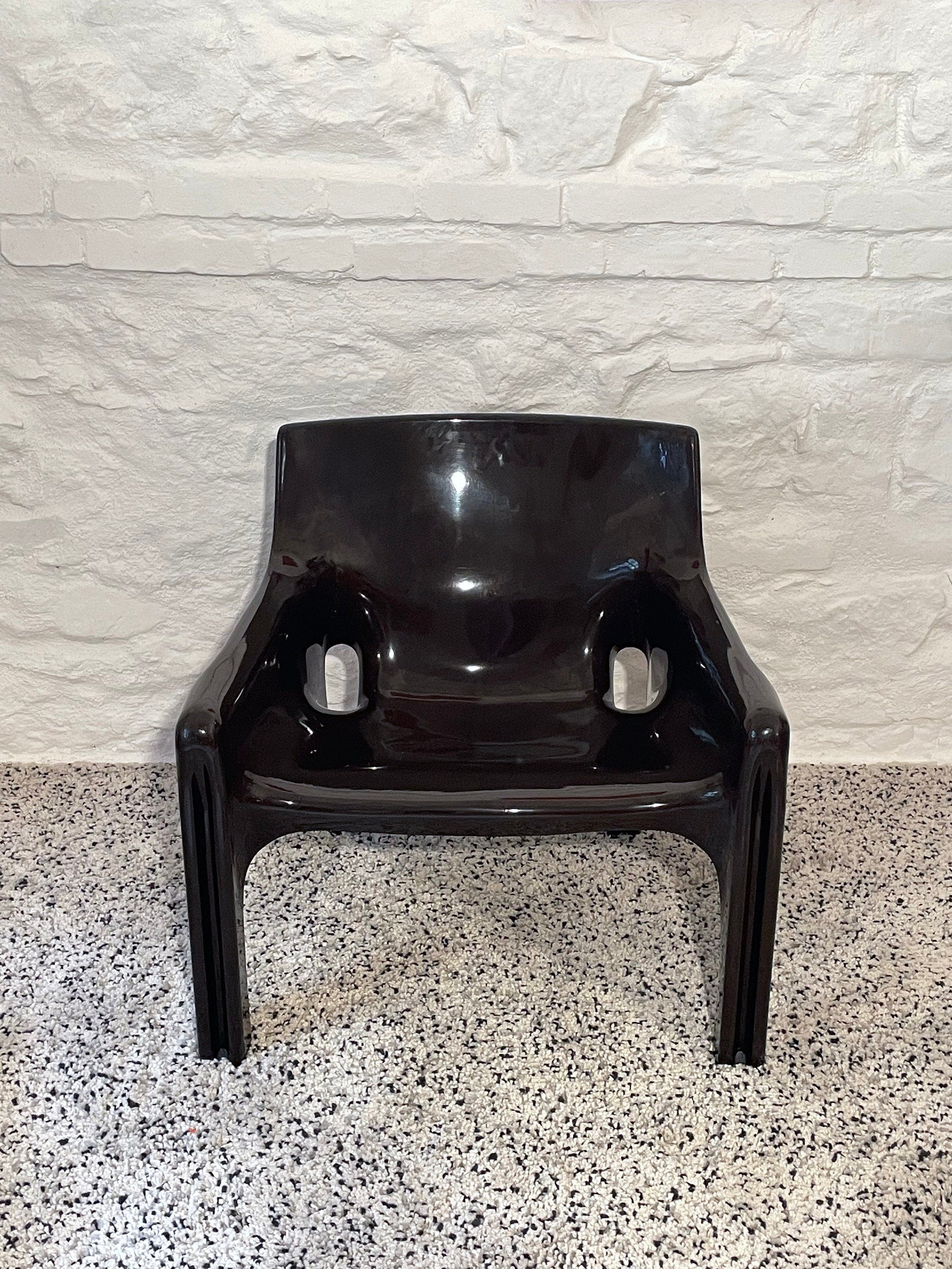 Vicario Armchair in Dark Brown Ebony by Vico Magistretti for Artemide | Italian Space Age | 1970s