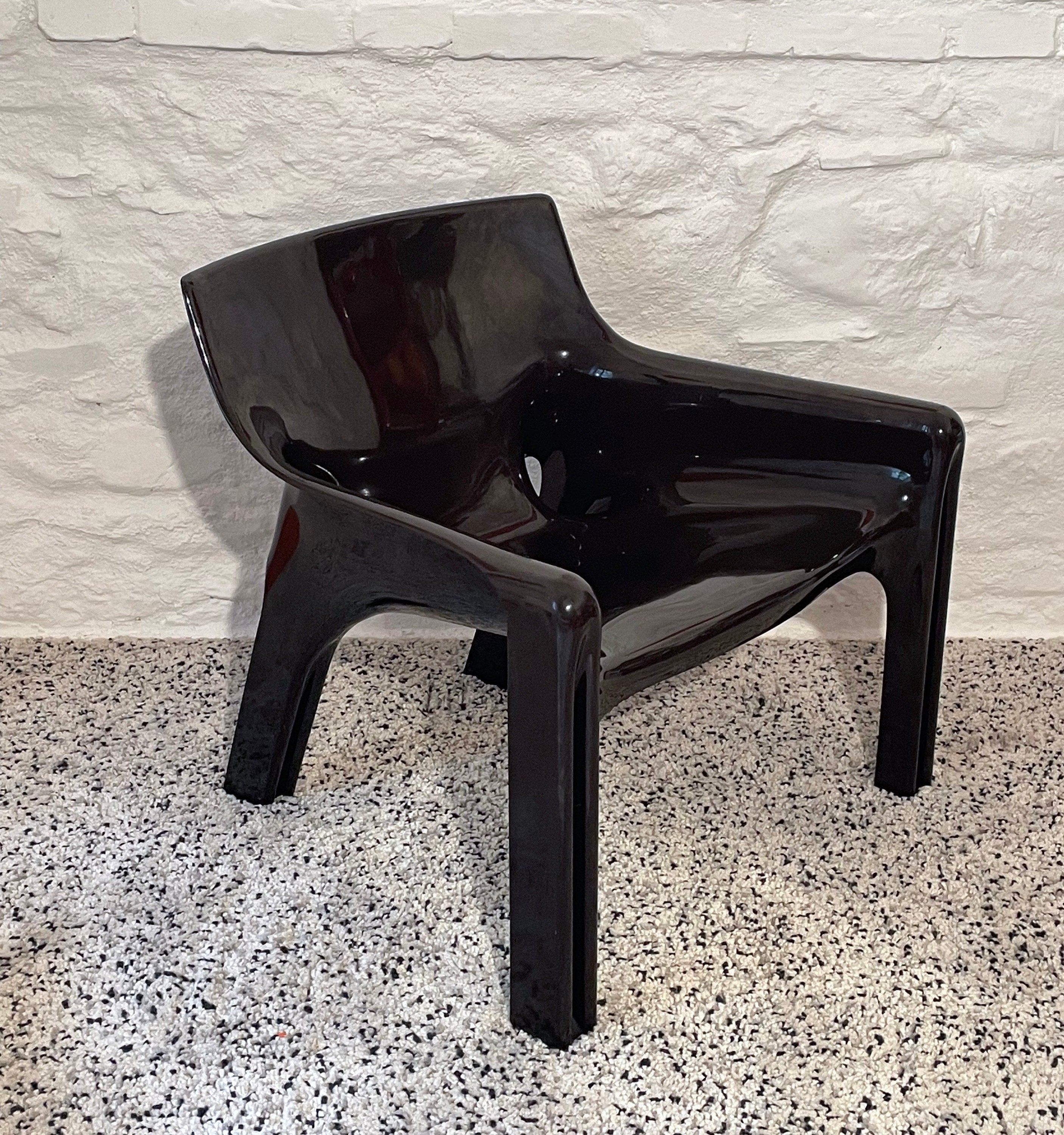 Vicario Armchair in Dark Brown Ebony by Vico Magistretti for Artemide | Italian Space Age | 1970s
