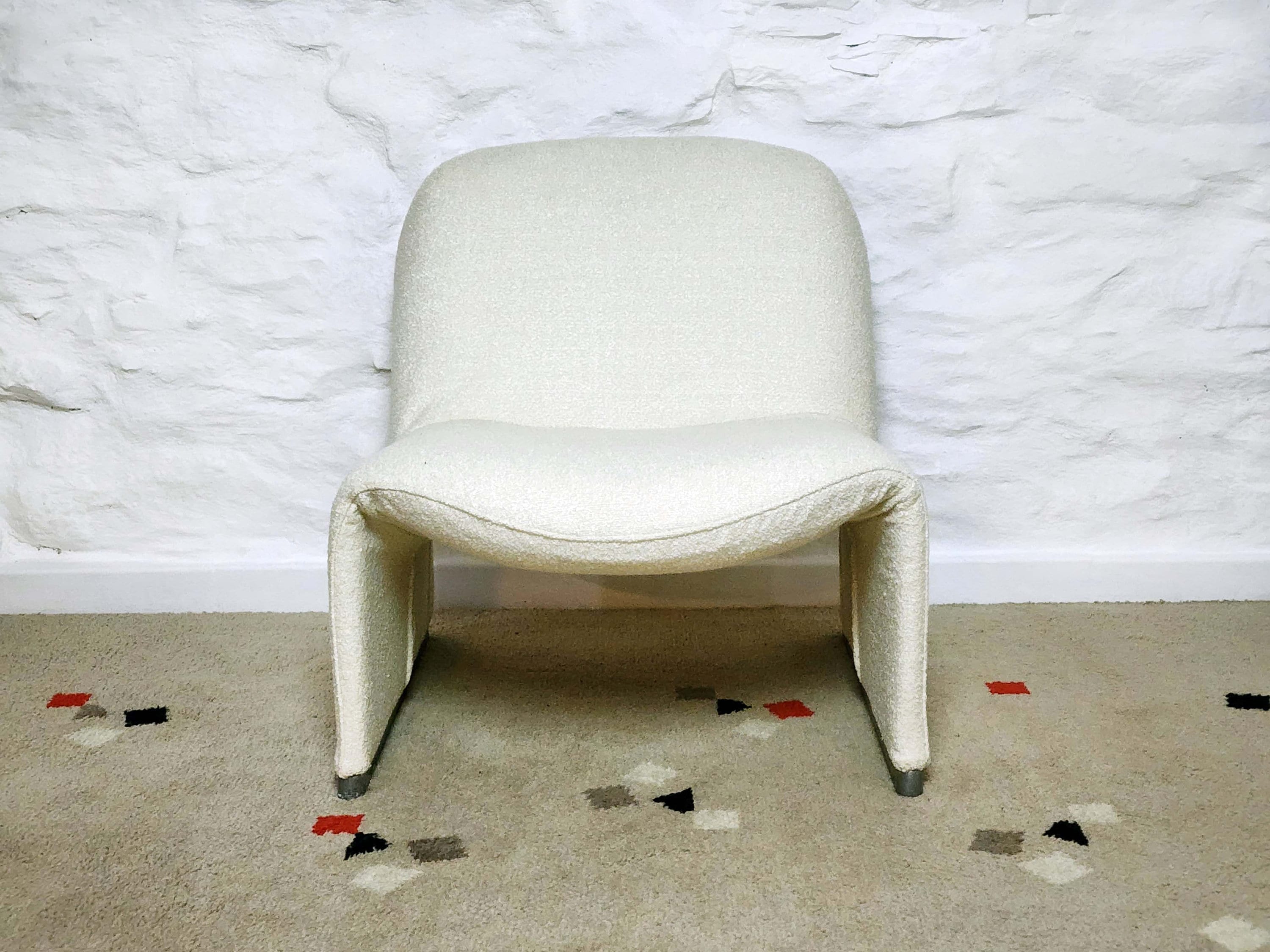 Alky Lounge Chair In Boucle by Giancarlo Piretti for Anonima Castelli | Italian Space Age | 1970s