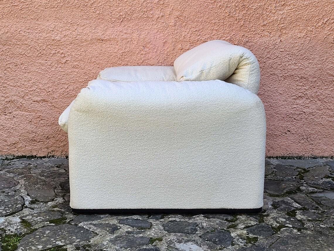 Maralunga Armchair 675 in Boucle by Vico Magistretti for Cassina | Italian Space Age | 1970s