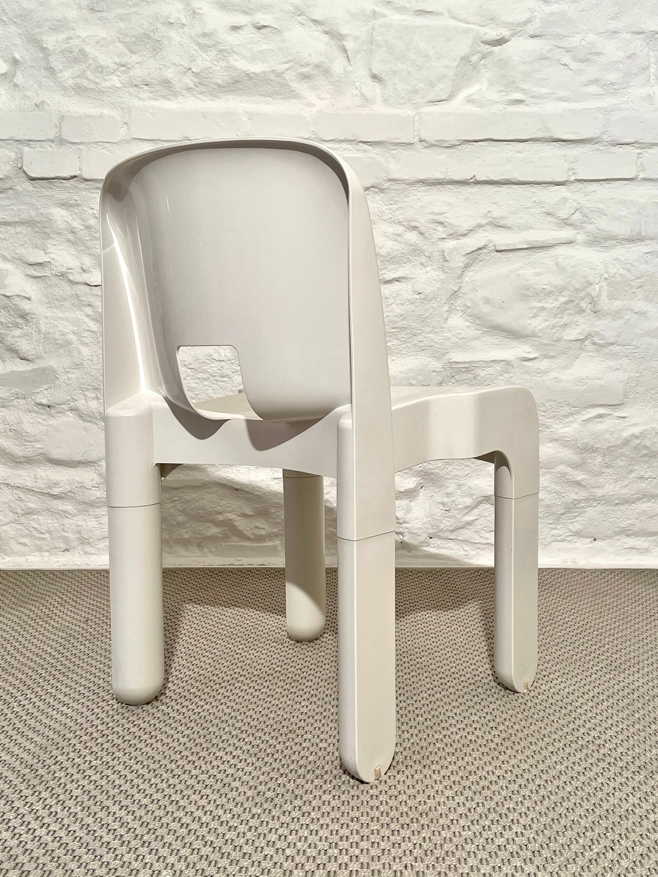 Universale Chair in White by Joe Colombo for Kartell | Italian Space Age | 1960s
