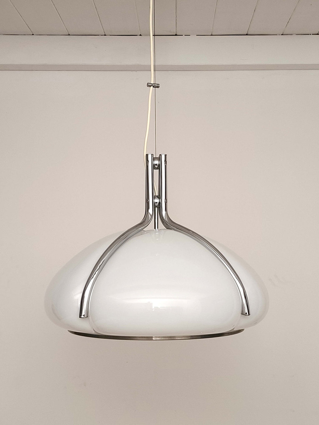 Quadrifoglio Pendant Lamp in White by Gae Aulenti for Guzzini | Italian Space Age | 1970s