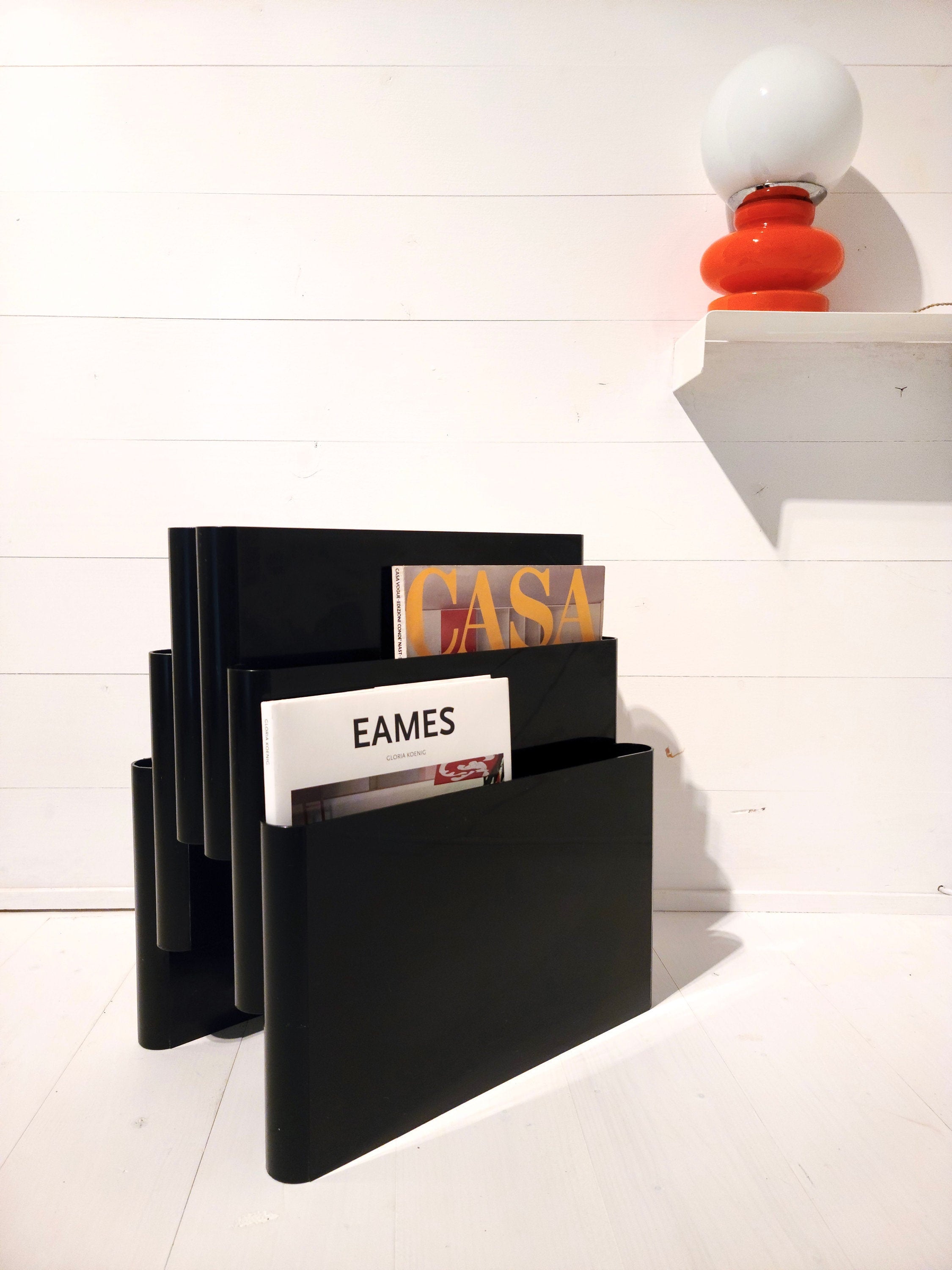 Plastic 6-Compartment Magazine Rack in Black by Giotto Stoppino for Kartell | Italian Space Age | 1970s