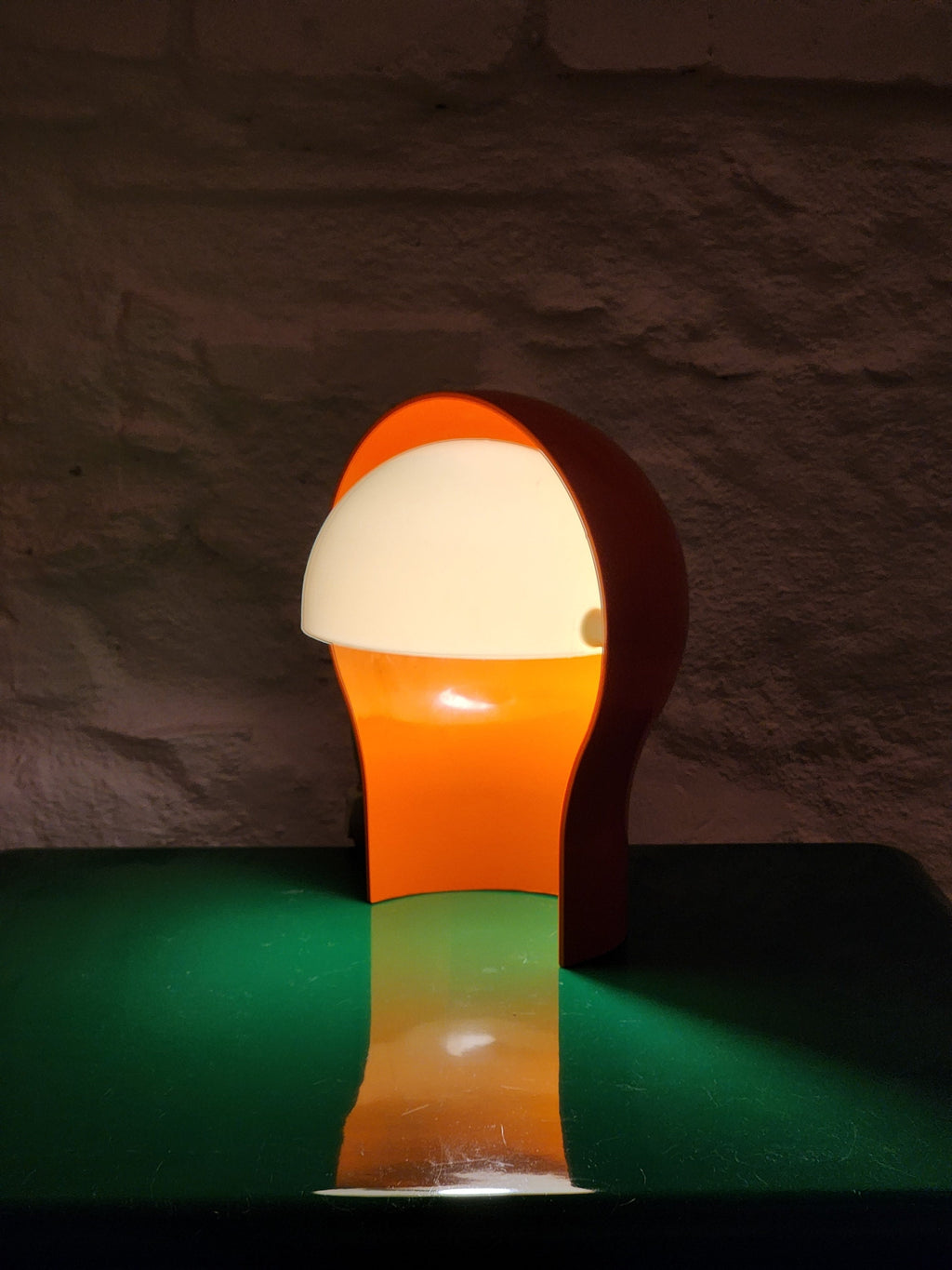 Telegono Plastic Table Lamp in Orange by Vico Magistretti for Artemide (small) | Italian Space Age | 1960s