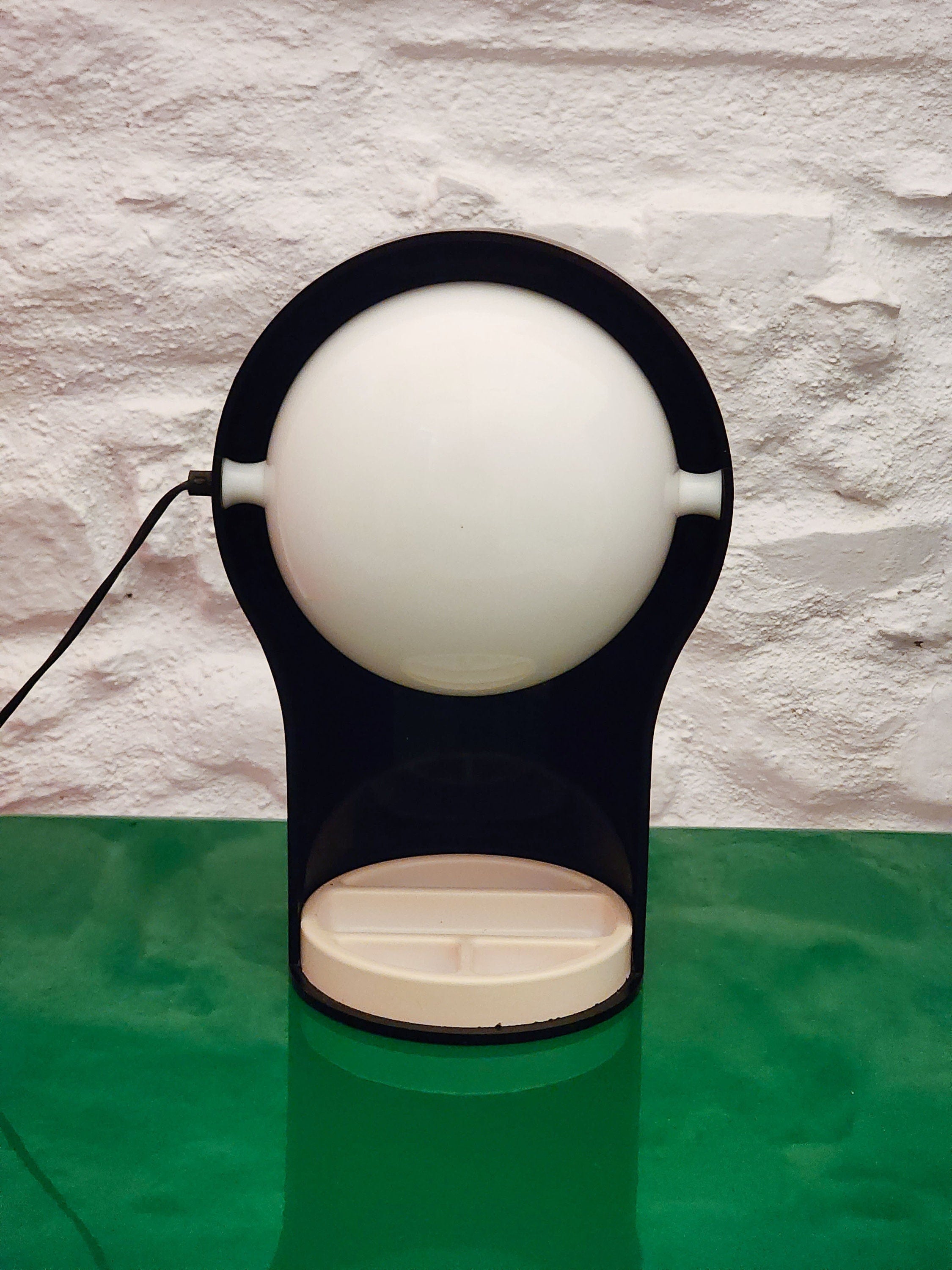 Telegono Plastic Table Lamp in Black by Vico Magistretti for Artemide | Italian Space Age | 1960s