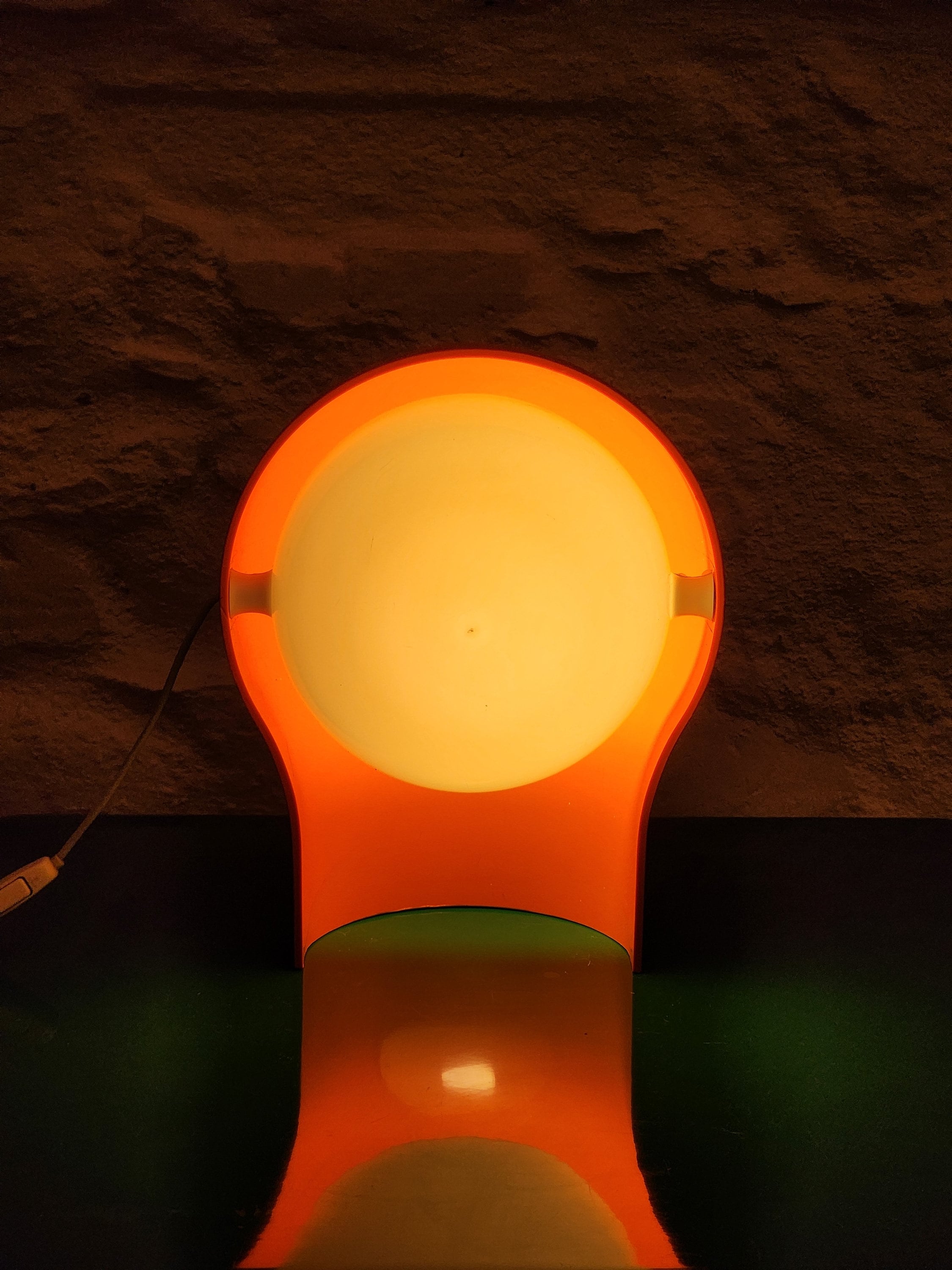 Telegono Plastic Table Lamp in Orange by Vico Magistretti for Artemide (small) | Italian Space Age | 1960s