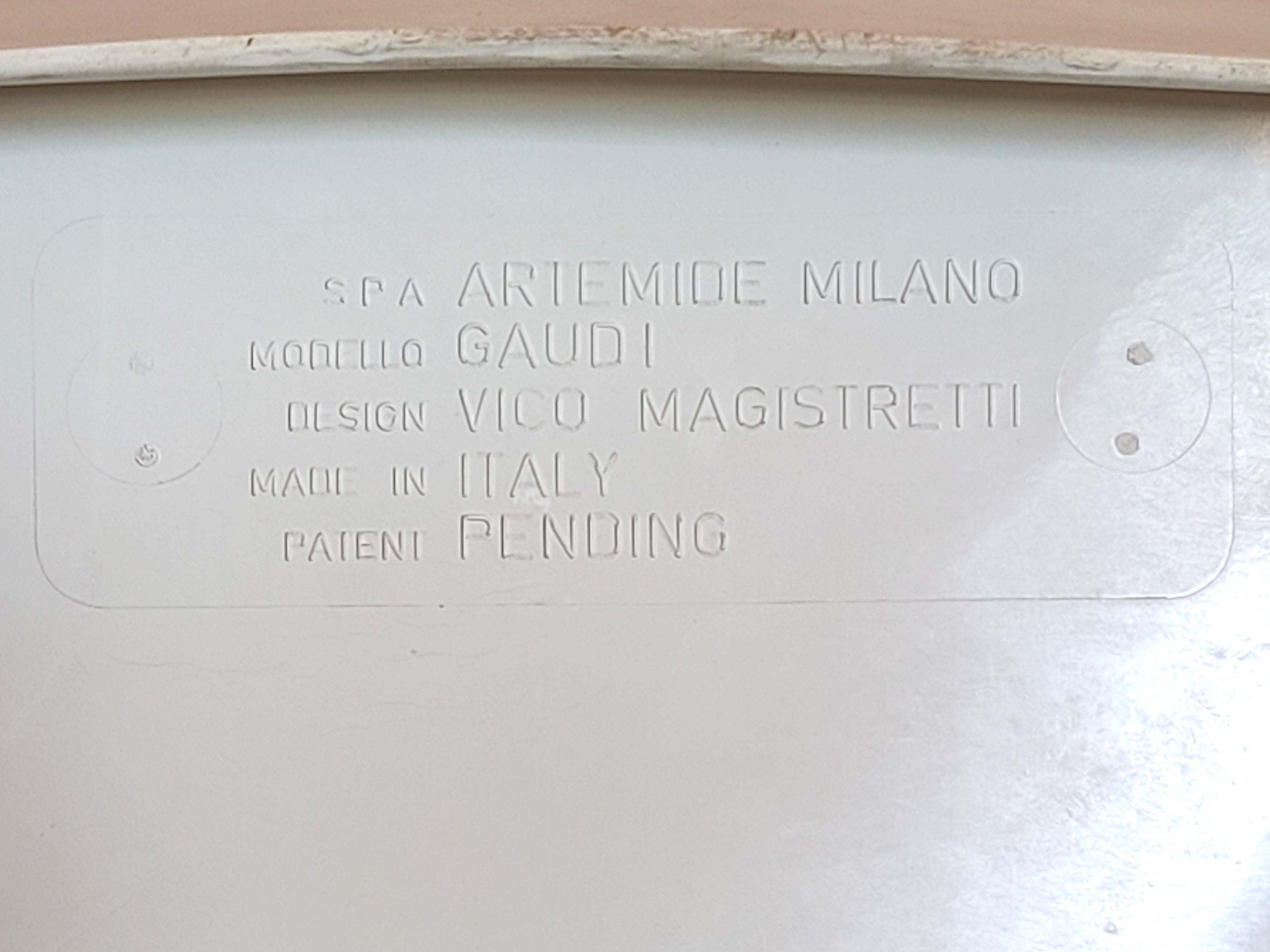 Gaudi Armchair in White by Vico Magistretti for Artemide | Italian Space Age | 1970s