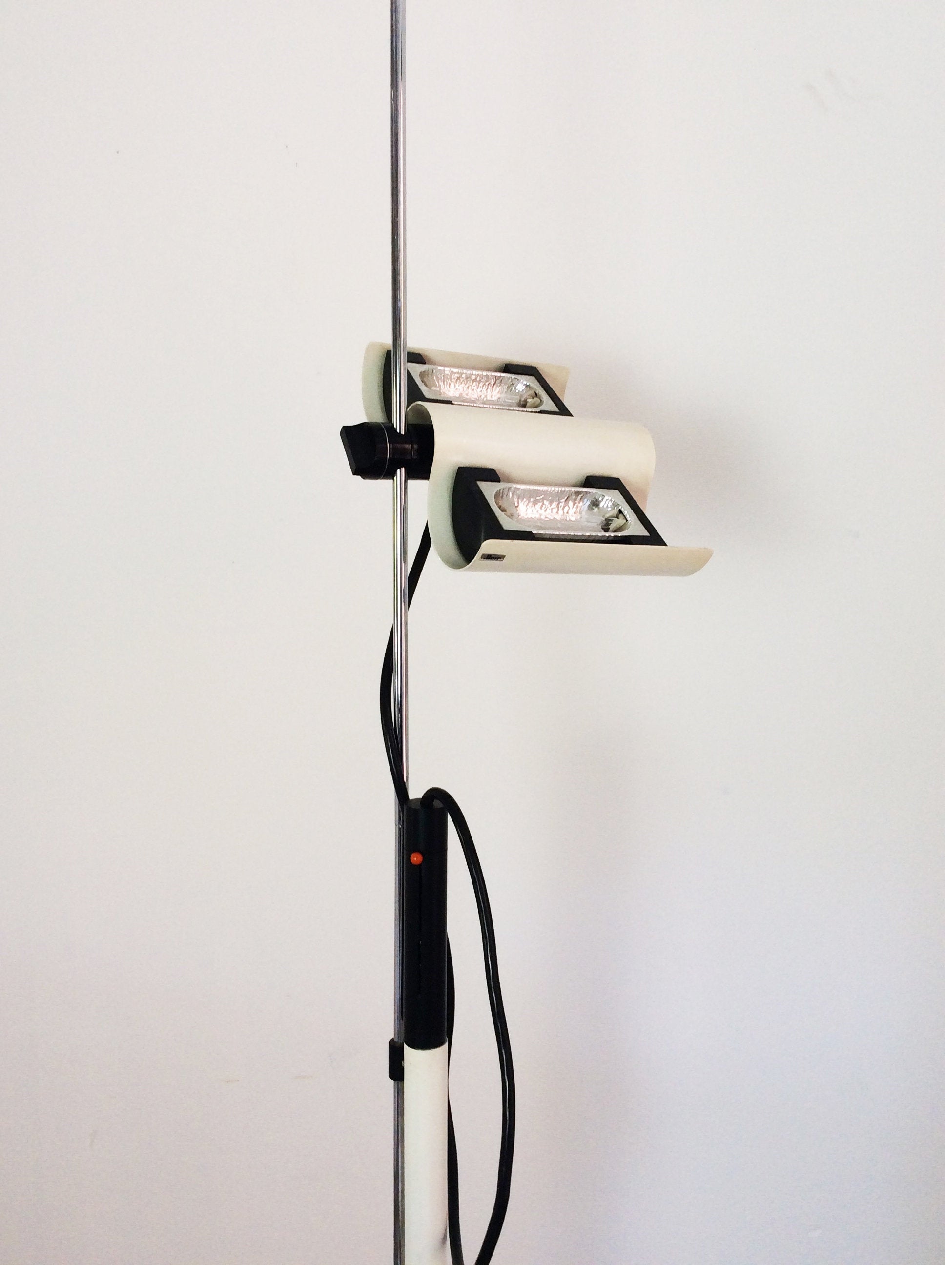 Albatros Floor Lamp by Vico Magistretti for Oluce | Italian Postmodern | 1970s