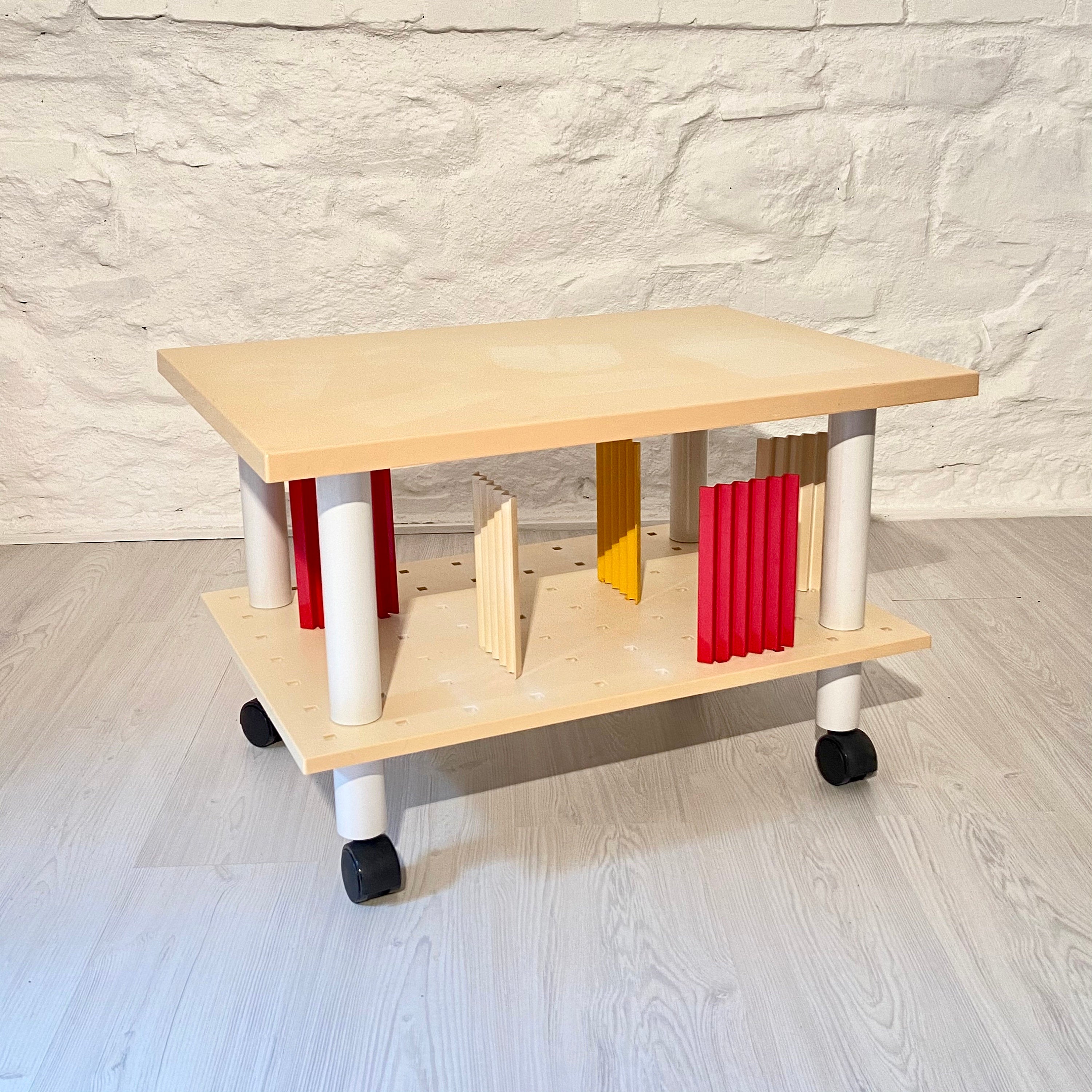 Kartell Rolling Side Table Media Trolley TV Stand in Off-White | Italian Postmodern | 1980s