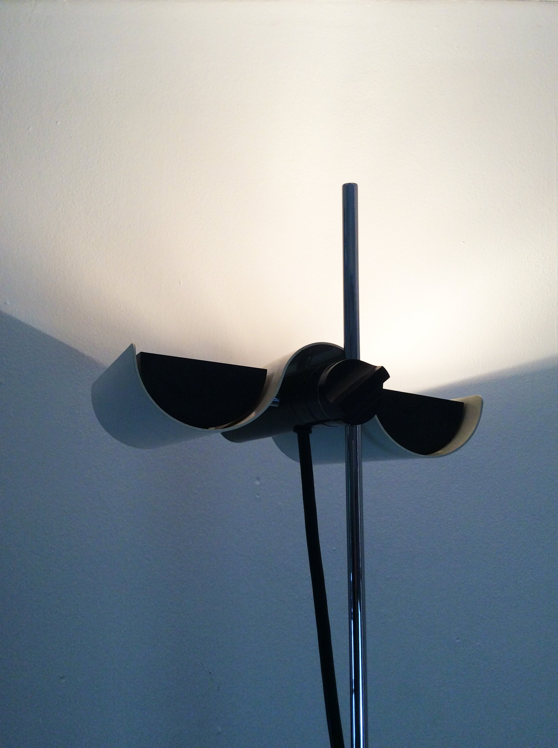 Albatros Floor Lamp by Vico Magistretti for Oluce | Italian Postmodern | 1970s
