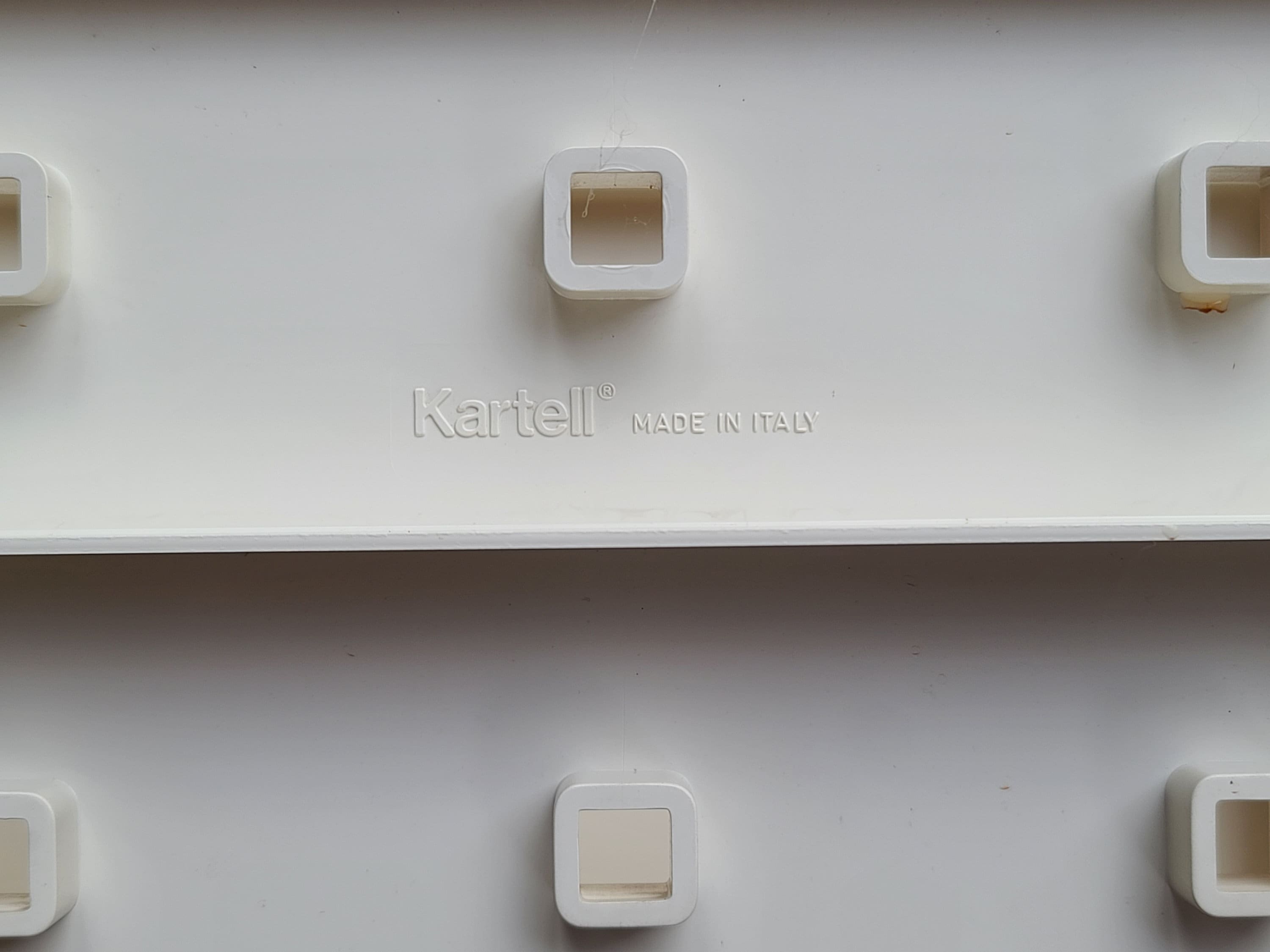 Kartell Rolling Side Table Media Trolley TV Stand in Off-White | Italian Postmodern | 1980s