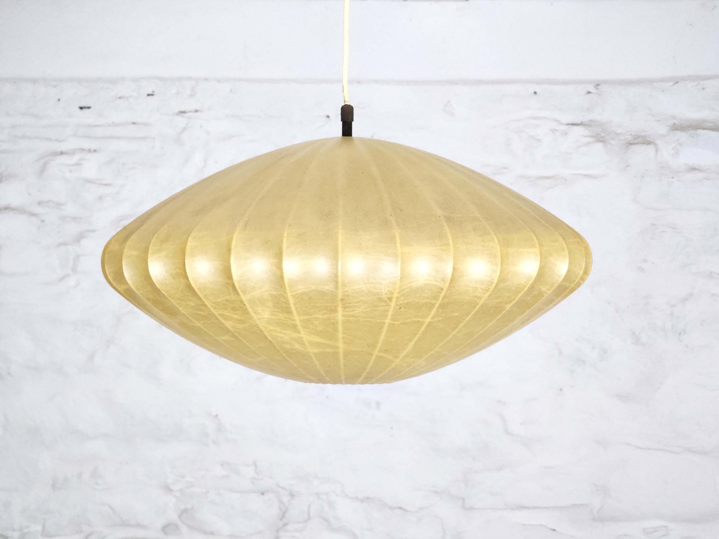 Round UFO Saucer Cocoon Resin Hanging Lamp (43 cm) | Italian Midcentury Modern | 1960s
